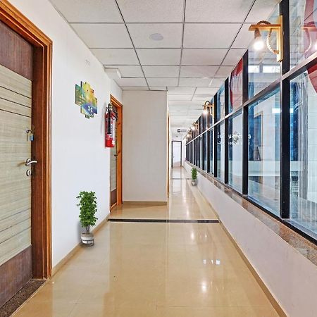 Hotel Solitaire, Best Luxurious Hotel Ac Rooms In Сурат Экстерьер фото