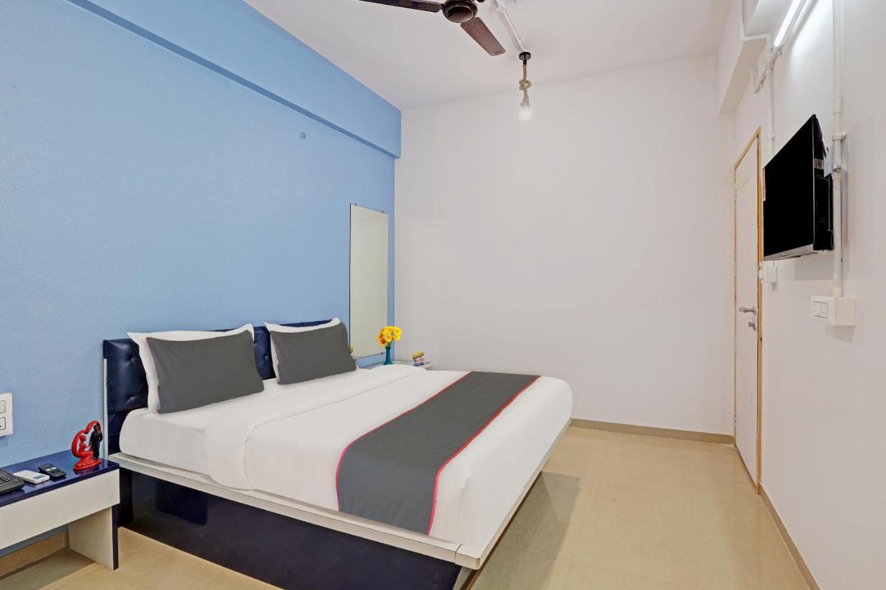 Hotel Solitaire, Best Luxurious Hotel Ac Rooms In Сурат Экстерьер фото