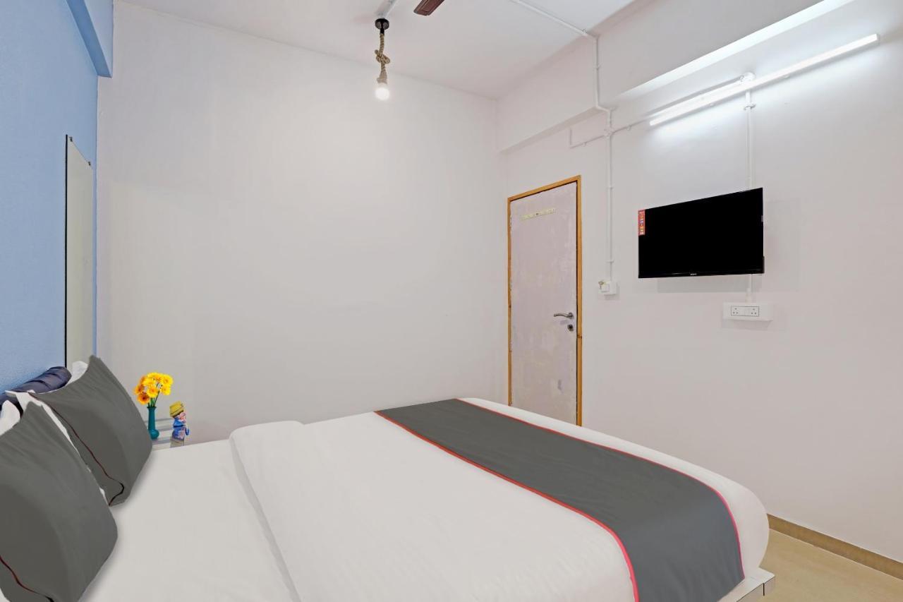 Hotel Solitaire, Best Luxurious Hotel Ac Rooms In Сурат Экстерьер фото