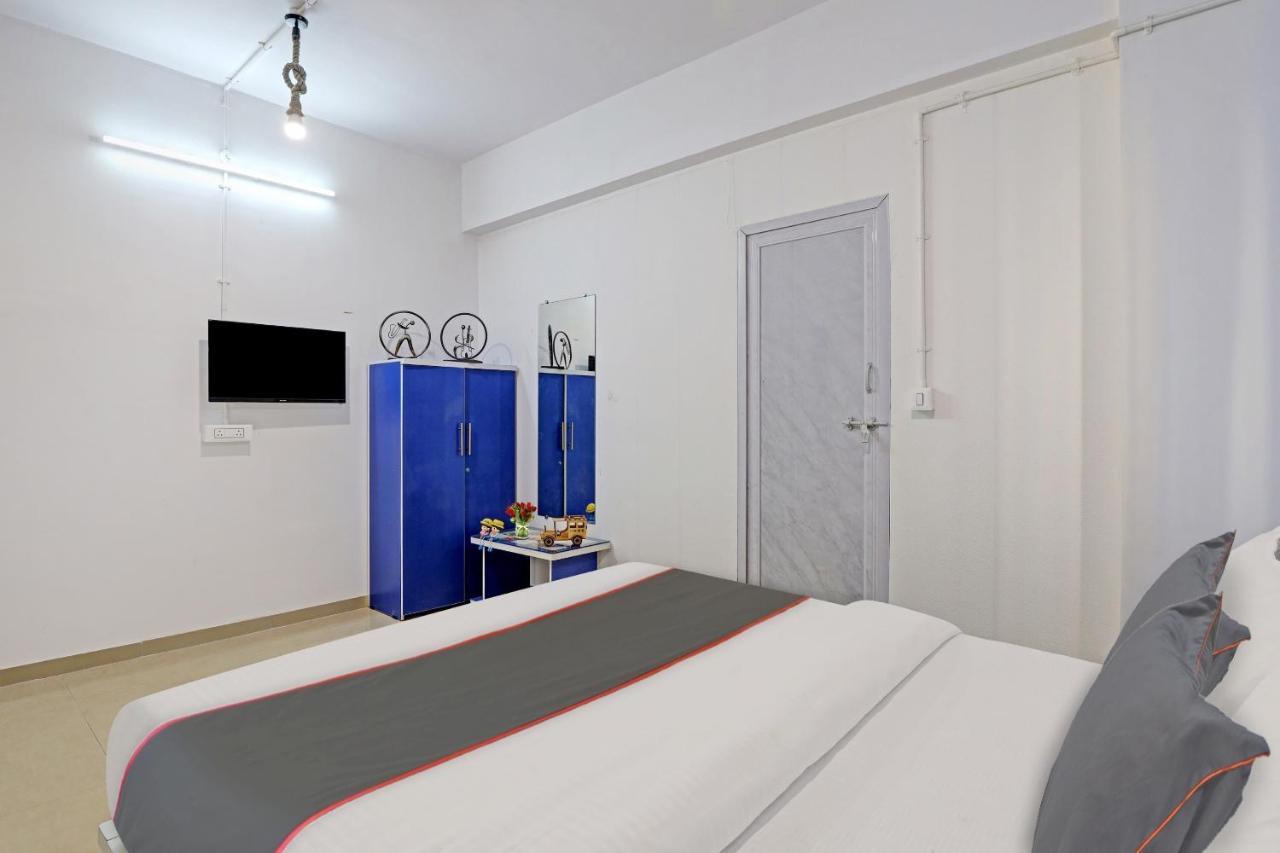 Hotel Solitaire, Best Luxurious Hotel Ac Rooms In Сурат Экстерьер фото